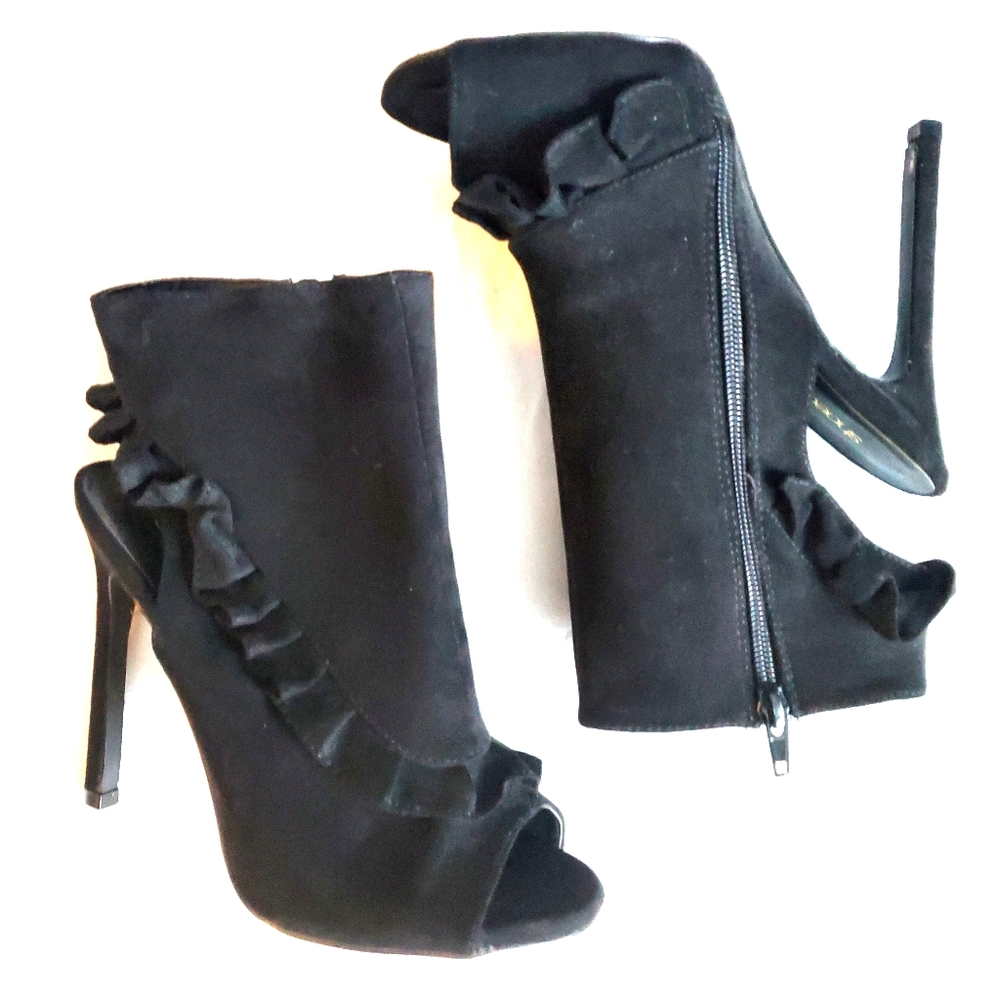 Ruffle trim heeled open toe booties